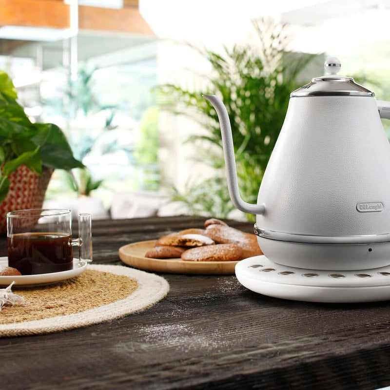 DeLonghi Icona Café Electric Kettle KBOE2030.W