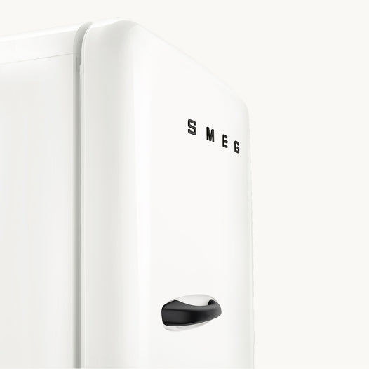 Smeg Fab28RdpCw6 Porsche Retro Freestanding Fridge Carrara White