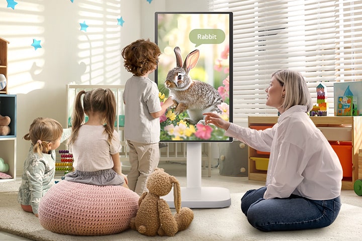 LG 31.5-inch 4K UHD IPS Smart Monitor Swing Touchscreen Rolling Stand